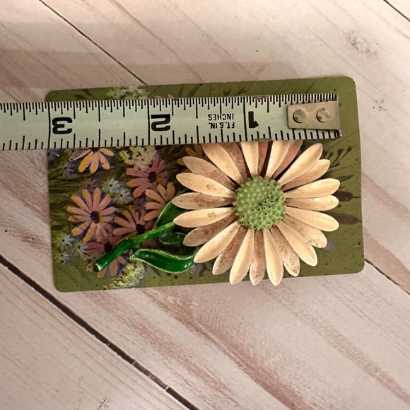 Enamel Mod Flower Brooch 1960s Pink Daisy Flower Pin - Picture 3 of 6